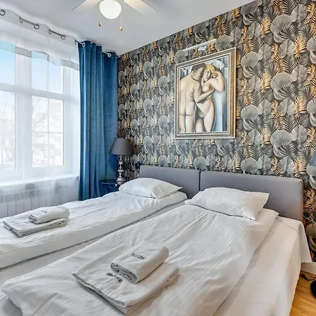 Art Deco Old Town By Renters Апартаменты