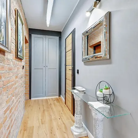 Art Deco Old Town By Renters *