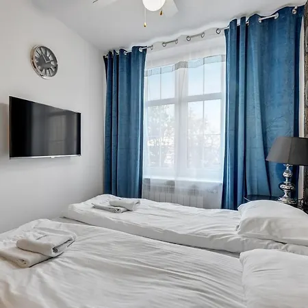 Art Deco Old Town By Renters