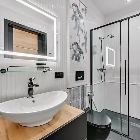 Art Deco Old Town By Renters *