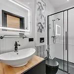 Art Deco Old Town By Renters *